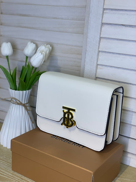 Burberry, white color, complete with box